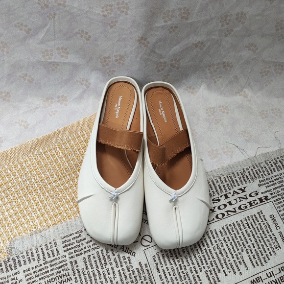 Maison Martin Margiela Shoes - Maison Martin Margiela White Leather Mules with Brown Strap